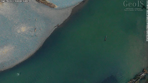 Tapiz canoa en el río.